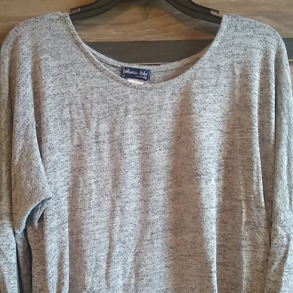 Large knit maternity shirt